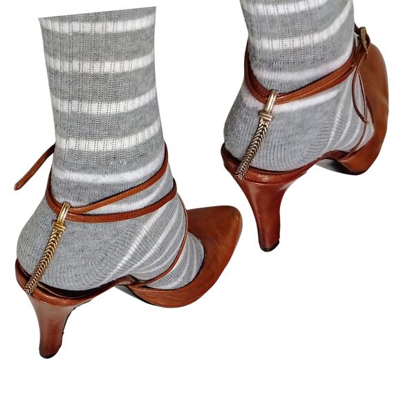 60s Brown Leather Ankle Wrap Strap Closed Toe Chainlink Detail Heels Size 7.5 - Picture 3 of 15